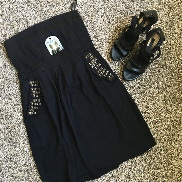 Dresses & Skirts - Black tube dress with pockets